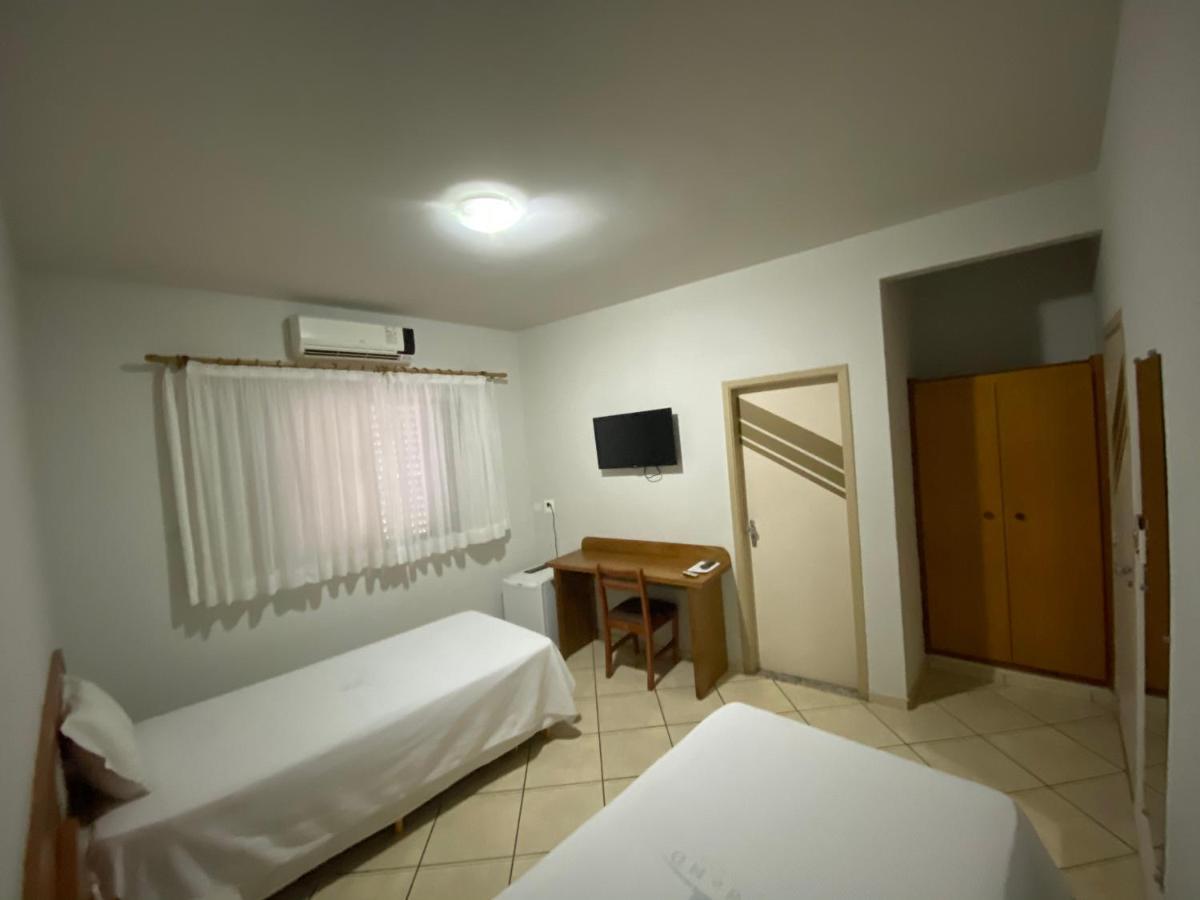 Onix Hotel อัสซิส ภายนอก รูปภาพ