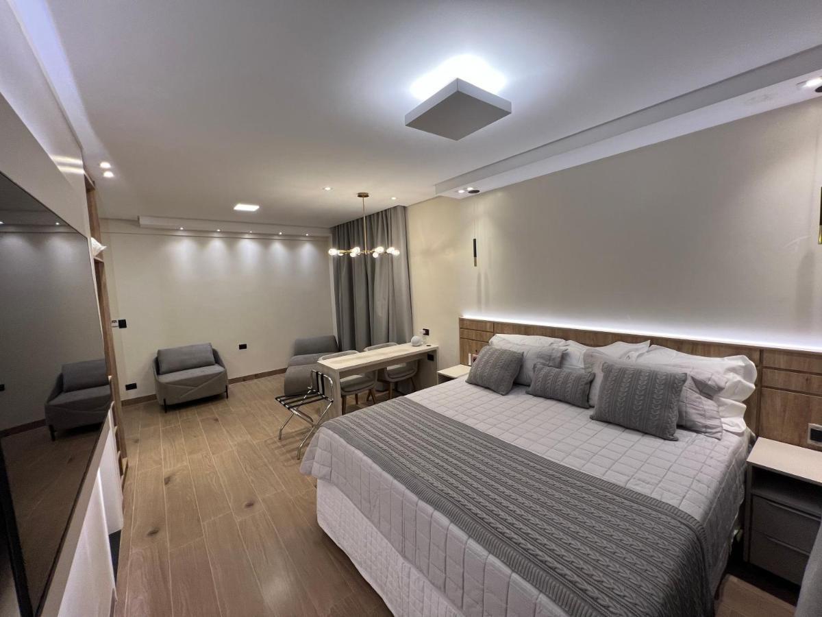 Onix Hotel อัสซิส ภายนอก รูปภาพ